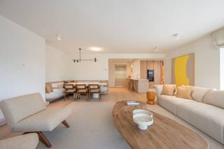 Welkom in Atlantide, een uitzonderlijk tuinappartement in een elegante villa-residentie op een toplocatie nabij het strand van Knokke-Het Zoute...