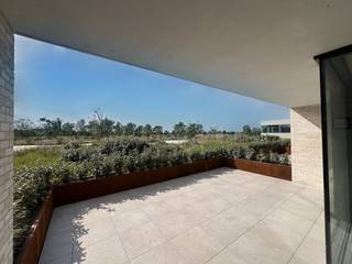 !! Ontdek dit project tijdens het OPENDEURMOMENT n.a.v. ons Nieuwbouw Weekend, op zaterdag 18/10 van 11u tot 12u30. Uiteraard ook eerder te bezichtigen op afspraak !! Geniet van de tijdelijke korting t.b.v. 6.000 euro (excl. aankoopkosten)!Reeds 75% verkocht! Gelegen in de Ieperse Steenweg, langs de Zuidrand van Veurne en uiterst vlot bereikbaar via de autosnelweg en op 10 minuten van de kust, bevindt zich de nieuwbouwresidentie OTAX.Residentie OTAX bestaat uit 21 ruime woonappartementen met private terrassen en een aangename daktuin. Daarnaast beschikt men in onmiddellijke omgeving over een supermarkt, ziekenhuis, openbaar vervoer en aansluiting op het plaatselijk fietspadennetwerk. Dit ruim instapklaar woonappartement beschikt over een bewoonbare oppervlakte van 114 m² en bestaat uit:- ruime leefruimte met open keuken- 3 slaapkamers- 2 badkamers- berging- apart toilet- inkomhal- zonnig terras: 29 m²Daarnaast kunnen alle bewoners ook genieten van een onderhoudsvriendelijke daktuin en -terras waar ieder naar believen kan vertoeven. De zon zal er tot zonsondergang van de partij zijn en de zichten naar de achterliggende polders zijn er oneindig!Voor de wagen beschikt men over een private carport (incl. voorziening laadkabel). Gemeenschappelijke fietsenberging is ook aanwezig. Tevens komt dit project in aanmerking voor de 6 % btw regeling, zowel voor eigen bewoning als ter investering!Leg nu alvast uw afspraak vast: 058 330 600 - veurne@dewaele.com