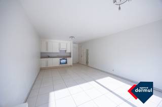 Prachtige studio met zuidwest gericht terras in residentie Zandeweer vlakbij zee te Mariakerke. De studio is gelegen op de eerste verdieping...