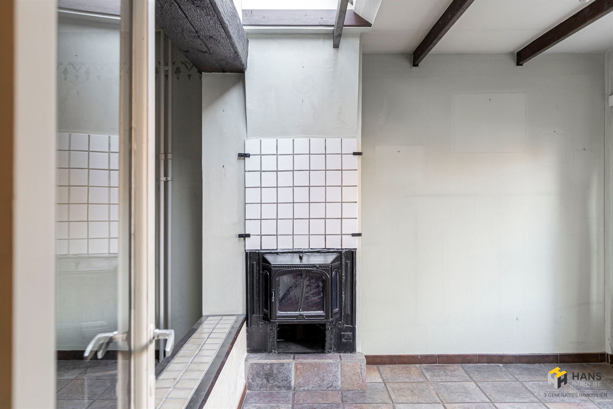 Te renoveren woning (165m²) met 5 slaapkamers en tuin (112 m²) in Merksem. - foto 5