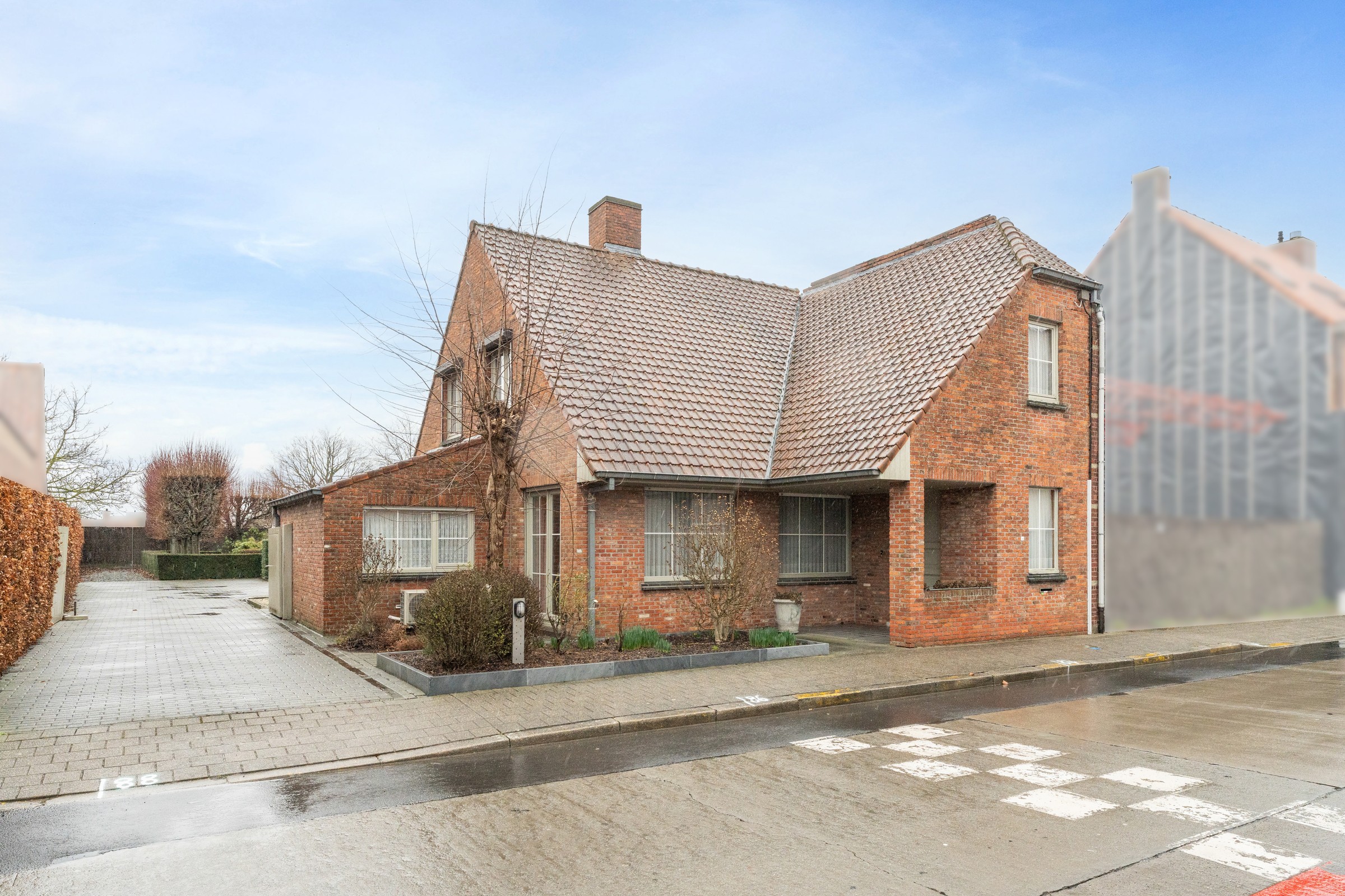 Halfopen bebouwing in het hartje van Lendelede te koop! - foto 1