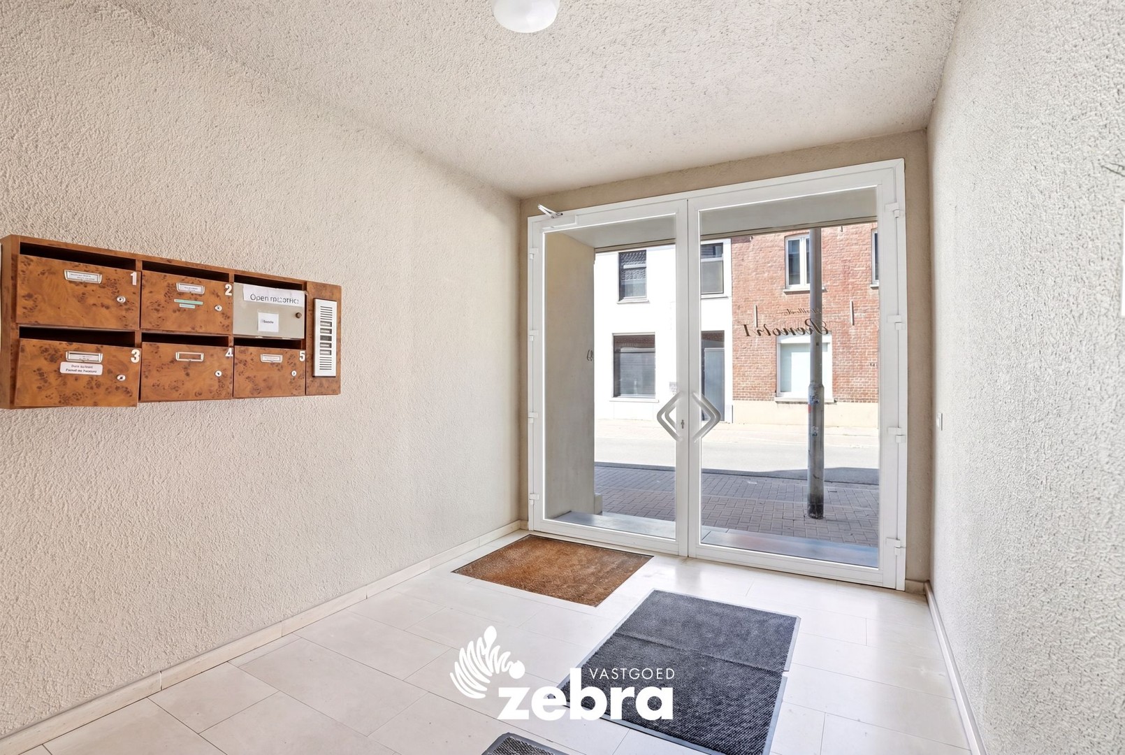 Zeer ruim appartement (137 m²) te koop met dubbele garage in het hartje van Tielt! - foto 5