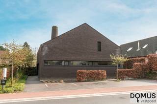 Knappe loftwoning met een unieke combinatie van modern comfort en een warm, huiselijk gevoel. Dankzij het open karakter en de grote...
