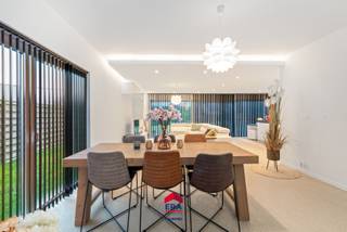 Deze moderne instapklare woning ligt in een rustige, doodlopende straat, ideaal voor wie op zoek is naar een combinatie van rust en...