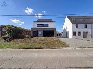 CASCO NIEUWBOUWWONING MET 4 SLAAPKAMERS EN INPANDIGE GARAGE TE EVERBEEKOntdek deze casco nieuwbouwwoning in het rustige en groene Everbeek de ideale...