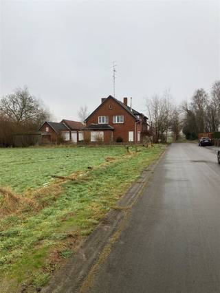 Prachtige bouwgrond (lot 9) van 8,34a voor open bebouwing gelegen in een doodlopende straat te Kuringen op slecht 5 minuten van Hasselt-centrum.Uniek...