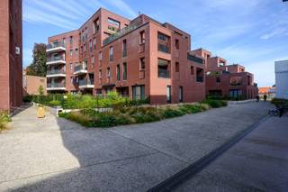 INDIEN U EEN BEZOEK WENST IN TE PLANNEN GELIEVE EEN BEZOEK AAN TE VRAGEN VIA WWW.HILLEWAERE.BE VIA DE RODE KNOPDit dakappartement van 55 m² bevindt...