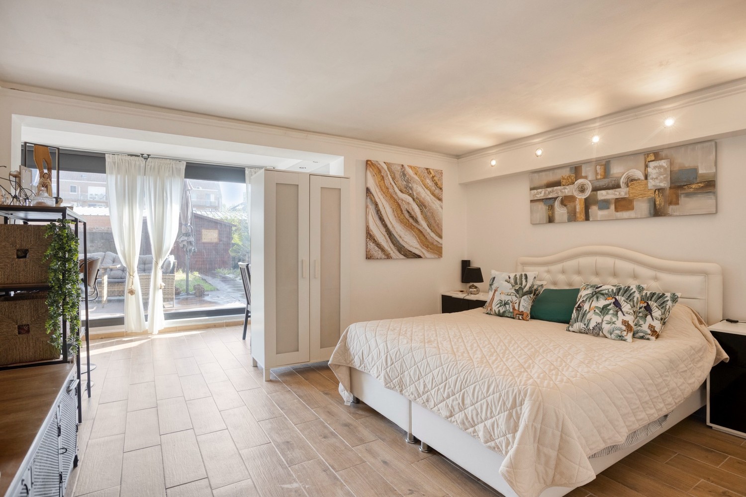 OOSTENDE: INSTAPKLARE STUDIO MET PRACHTIGE TUIN - foto 5