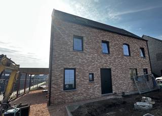 House for sale in Malle