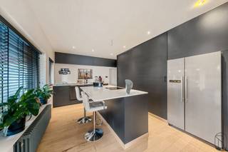 Belle et MAISON RÉNOVÉE ÉCONOMIQUE EN ÉNERGIE avec ALLÉE, JARDIN, mancave et 3 CHAMBRES !PANNEAUX SOLAIRES, CHAUFFE-EAU SOLAIRE, DOMOTIQUE, VITRAGE...