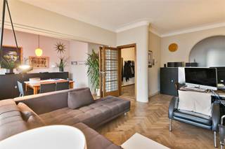 Expowijk - sfeervol 1 SLPK appartementCharmant en licht appartement in karaktervol & gunstig gelegen gebouw!Ca. 90m mooie volumes thans op...