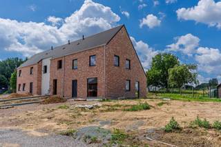Geniet van de perfecte balans tussen toekomstgericht wonen, comfort en bereikbaarheid nabij centrum Ninove!LIGGINGOntdek deze prachtige...