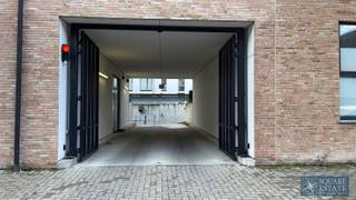 Parkeerplaats te huur in een beveiligd nieuwbouw in Strombeek-Bever. Voor meer informatie of een bezoek, neem contact op met het nummer 02/460.42.01...
