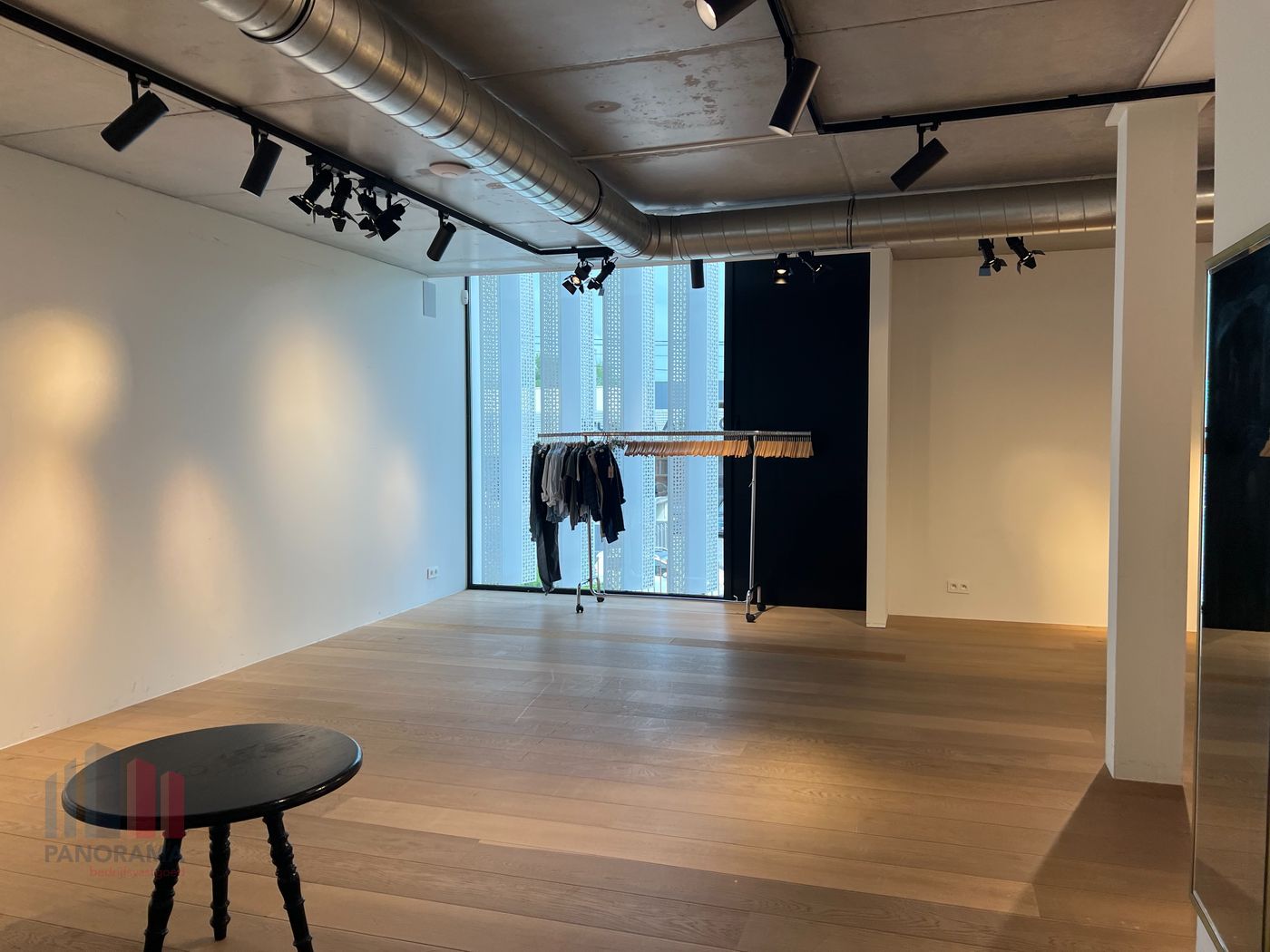 Salles polyvalentes/bureaux de 364 à 967 m² à proximité de l'autoroute E40. - photo 4