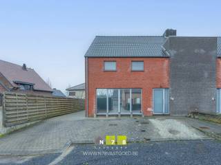 OPBRENGSTEIGENDOM BESTAANDE UIT HANDELSGELIJKVLOERS EN APPARTEMENT OP EEN PERCEEL VAN 03A22CA TE OUDSBERGENTROEVEN- Centrale ligging. Alle...