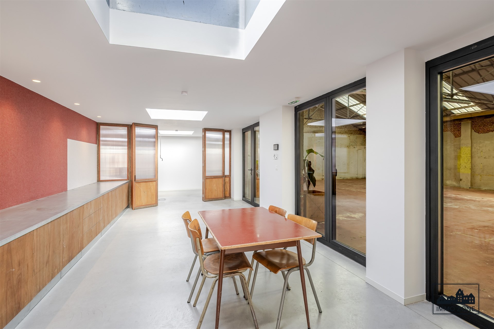 Stijlvol kantoor met veelzijdig magazijn in Sint-Niklaas - foto 1