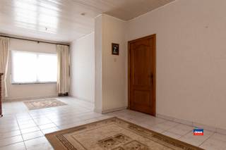 <p><span>HOBOKEN | TE MODERNISEREN WONING MET TWEE SLAAPKAMERS EN TUIN OP EEN TOTALE GRONDOPPERVLAKTE VAN 103m² | EPC C | </span></p><p><span>Indeling als volgt: gelijkvloers: inkomhal - traphal - living - geïnstalleerde leefkeuken - badkamer met ligbad, lavabo en aansluiting wasmachine - toilet - stadstuin met opbergplaats.</span></p><p><span>Eerste verdieping: traphal - twee slaapkamers. Opbergzolder. Deze woning is gelegen in de omgeving van openbaar vervoer, scholen en winkels.</span></p><p><span>Goede verbinding met de grote uitvalswegen en Antwerpen Stad. </span></p>