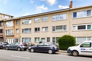 <p><span> </span></p><p><span> </span></p><p><span>This well-kept apartment is located in the Jan Welterslaan in Deurne, an easily accessible neighborhood with numerous amenities in the immediate vicinity. Several streetcar and bus stops, Velo stations, supermarkets and schools. Want to get around quickly? That works effortlessly here thanks to the good accessibility and the municipal park Bremweide around the corner. </span></p><p><span> </span></p><p><span>The apartment is located on the second floor of a small building with six residential units.</span></p><p><span> </span></p><p><span>Layout</span></p><p><span> </span></p><p><span>located on the second floor</span></p><p><span> </span></p><p><span>entrance hall with wardrobe</span></p><p><span> </span></p><p><span>separate toilet</span></p><p><span> </span></p><p><span>bathroom with walk-in shower and washbasin cabinet</span></p><p><span> </span></p><p><span>bright living space</span></p><p><span> </span></p><p><span>open, fully equipped kitchen with oven and dishwasher</span></p><p><span> </span></p><p><span>bedroom 1 (15 m²)</span></p><p><span> </span></p><p><span>bedroom 2 (12.5 m²)</span></p><p><span> </span></p><p><span>two cellar compartments</span></p><p><span> </span></p><p><span>General building</span></p><p><span> </span></p><p><span>small-scale residence (6 apartments)</span></p><p><span> </span></p><p><span>no elevator</span></p><p><span> </span></p><p><span>fixed costs: </span><span>€50/month</span></p><p><span> </span></p><p><span>Advantages</span></p><p><span> </span></p><p><span>central location in Deurne with easy accessibility</span></p><p><span> </span></p><p><span>turnkey apartment with efficient layout</span></p><p><span> </span></p><p><span>2 spacious bedrooms</span></p><p><span> </span></p><p><span>2 private cellars</span></p><p><span> </span></p><p><span>Are you interested in this apartment in Deurne, are you looking for other real estate or do you want to know the value of your property? Then BOLT immo is the right place for you! We will gladly help you.</span></p>