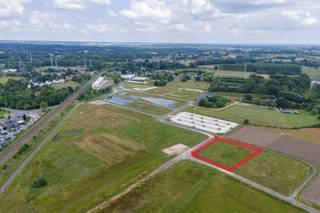 Bedrijfsgrond LOT 2 betreft een bouwperceel van 24a96ca. Dit lot is gelegen in het KMO-project 'Pietelpark'.De afmetingen van het perceel: zie...