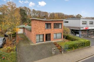 In het centrum van Belsele bieden wij u deze ruime OBB op circa 1.673 m² grond aan.Inkomhal, ruime living met OH, aparte ingerichte keuken met...