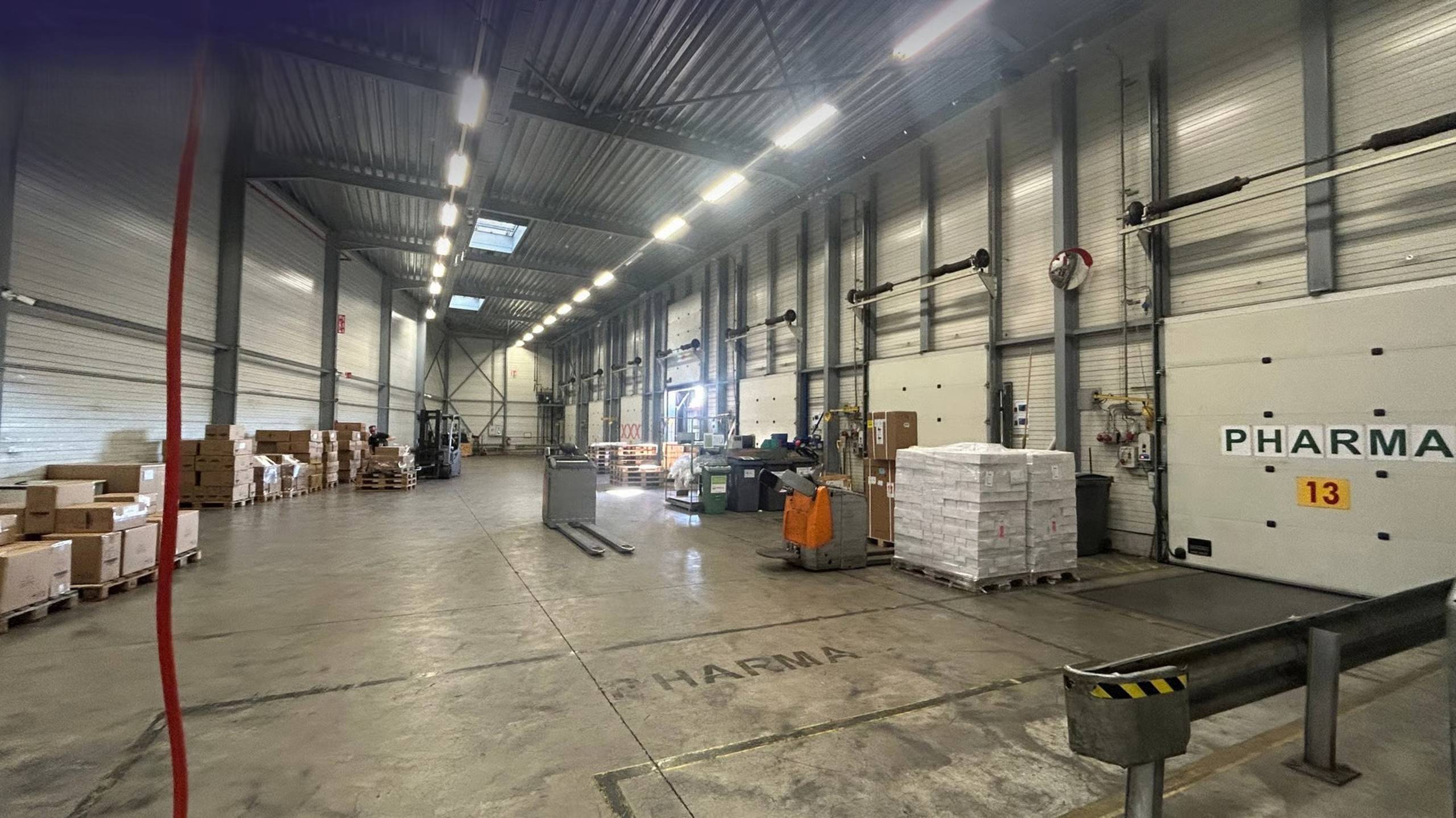 Magazijn 2.872m² met  293 m² gekoelde opslag en kantoor - foto 2