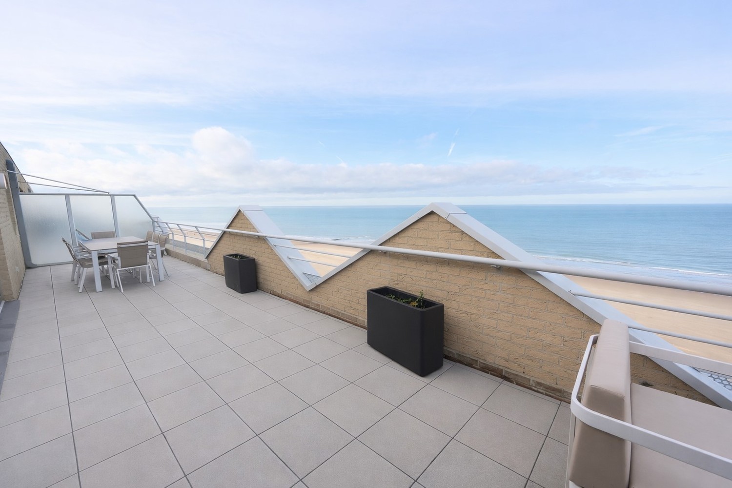 Exclusieve duplex-penthouse met 3 slaapkamers en frontaal zeezicht te Oostende ! - foto 4