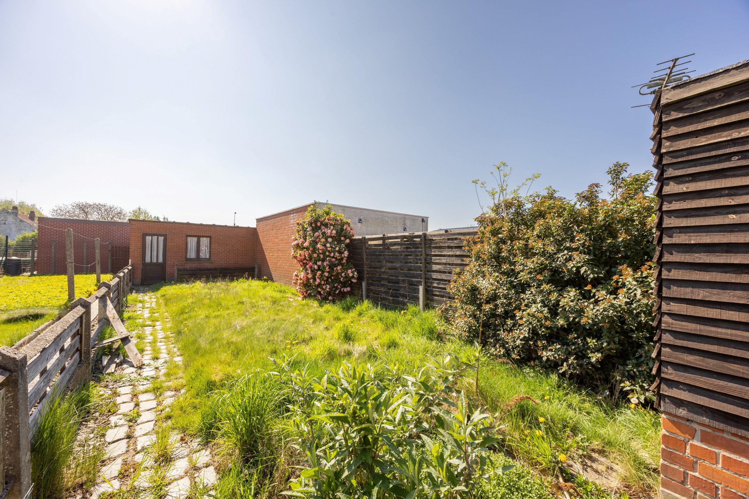 Ruime woning met potentieel en uitstekende ligging! - foto 4