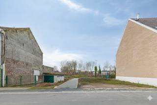 De Henri Duchatelstraat is rustig gelegen in een aangename woonomgeving in Moeskroen, met een vlotte verbinding naar het stadscentrum en...