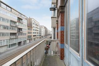 Deze uitzonderlijk te renoveren eclectische burgerwoning is gelegen langs de Koningsstraat te Oostende op wandelafstand van het centrum en de...