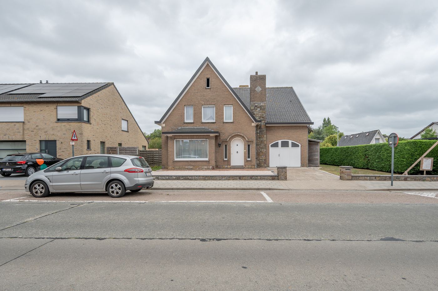 Charmante woning met veel potentieel in Veldegem op een perceel van 880 m² - photo 1