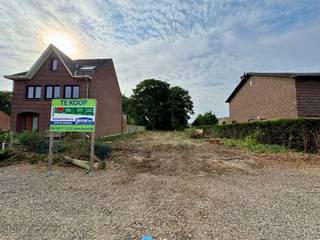 Ontdek de perfecte bouwgrond voor jouw droomhuis.Centraal, maar toch rustig gelegen nabij alle benodigde voorzieningen!Een ideale ligging voor een...