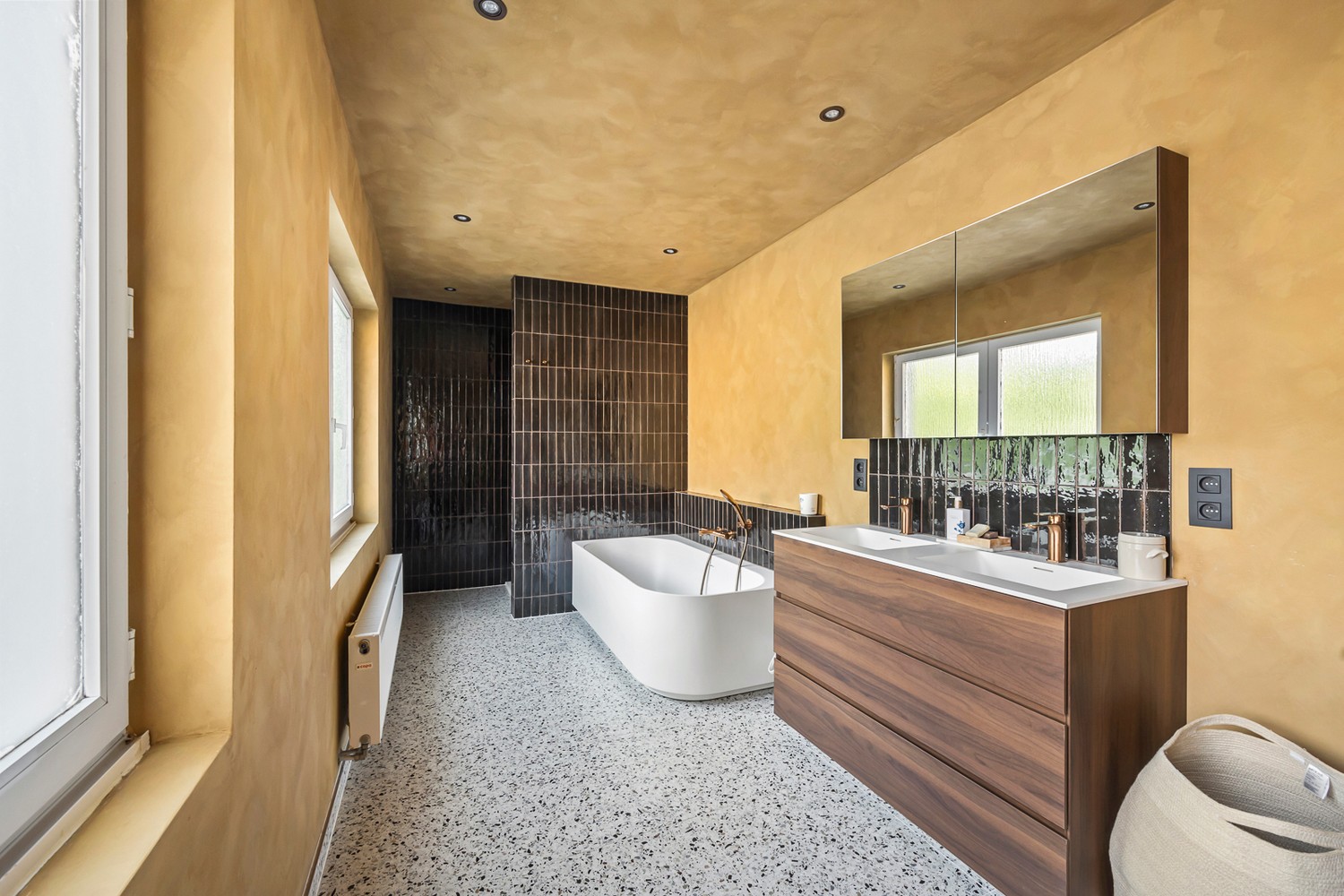 Ruime gezinswoning met 4 slaapkamers, prachtige tuin en garage in Boom - foto 1