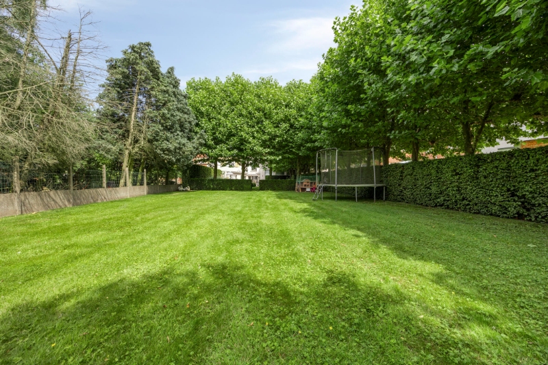 Karaktervolle woning met grote tuin en achteruitweg - foto 5