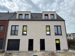 Ruim en lichtrijk duplex appartement met 2 slaapkamers in LierDit moderne duplex appartement maakt deel uit van een kleinschalig nieuwbouwproject en...