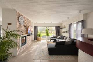 Ruime villa met 6 slaapkamers, zonnige tuin, 2 garages en oprit in rustige woonwijk te Lier  Troeven van deze woning:  * EPC B  * Zonnige + volledig...