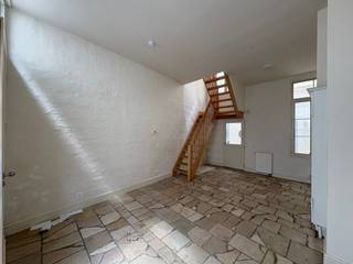 Deze charmante woning met een bewoonbare oppervlakte van ca. 79 m² is ideaal gelegen in de Ziekeliedenstraat 27, in het hart van Mechelen. Dankzij...