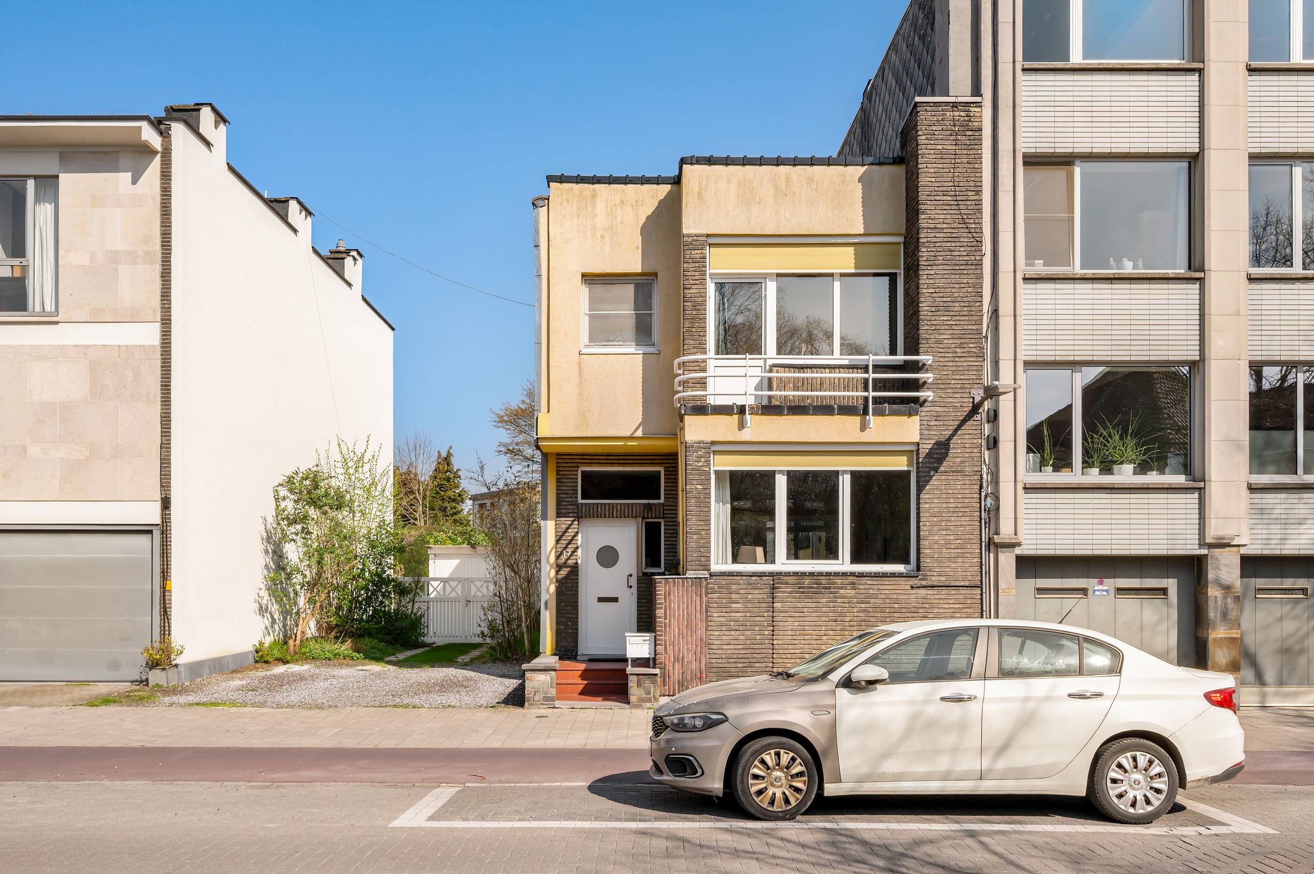 Karaktervolle woning met veranda en tuin tegenover het park - foto 2