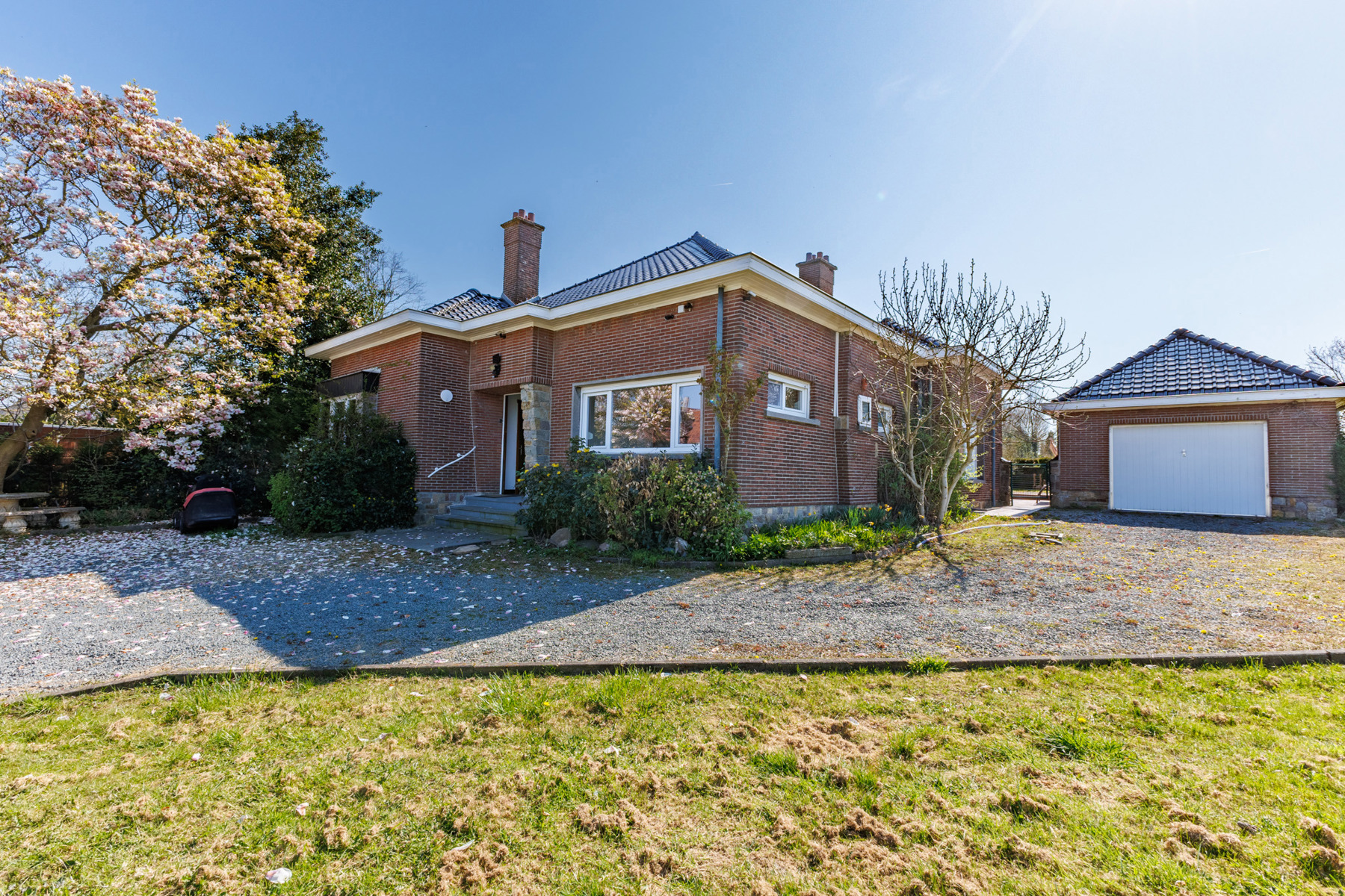 Ruime villa met 5 slaapkamers en zwembad - foto 1