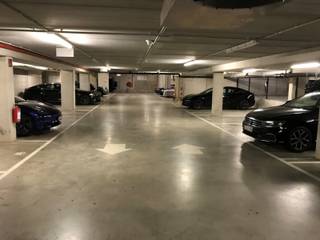 ,onder het gebouw Binnenvaartstraat 33  te koop  2 ondergrondse  parkings aan 40.000 € / stuk 