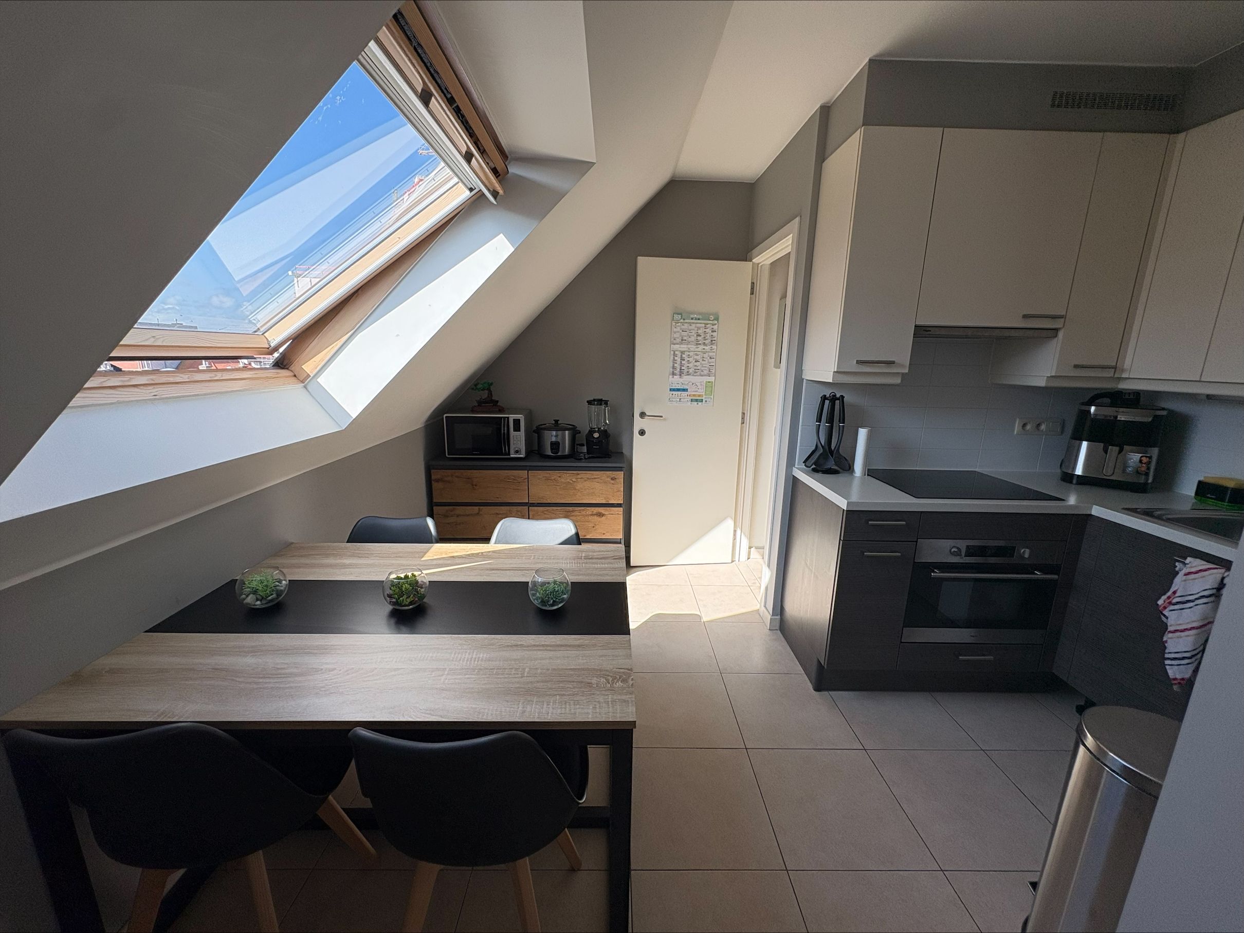 Knus duplex appartement te huur in de winkelstraat van Westende! - foto 2