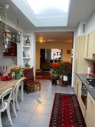 Ligging: Rustig en goed gelegen op slechts enkeleminuten van het centrum. Uitvalswegen, openbaar vervoer(treinstation en bushaltes op enkele minuten...