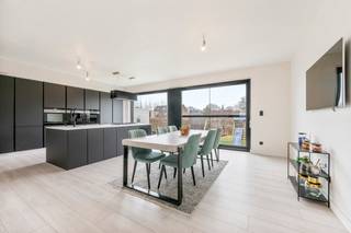 Ben je op zoek naar een uitstekend gelegen woning met tuin in een rustige wijk in Temse? Lees hier dan zeker even verder.Gelegen in een zeer rustige...