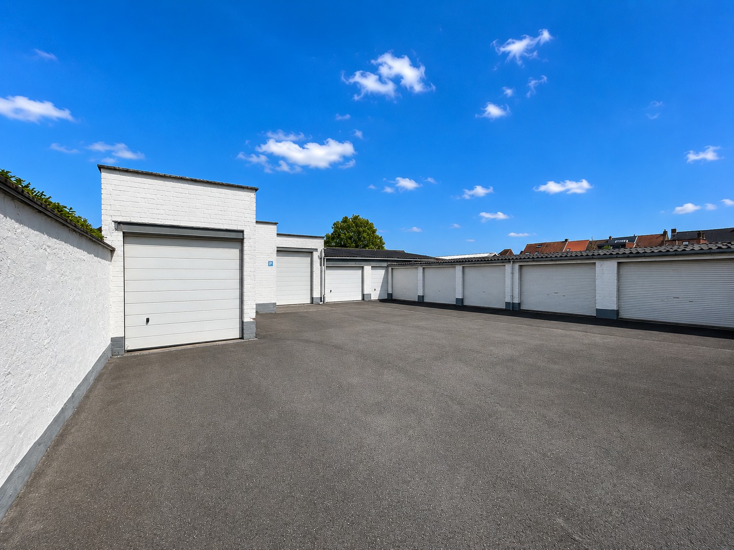 Wervik - 2 appartementen + 9 garages + loods te koop - foto 2