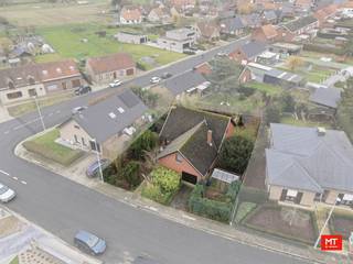 Rustig wonen in Beselare, met alle voorzieningen binnen handbereik? Deze ruime alleenstaande woning combineert een aangename ligging met tal...