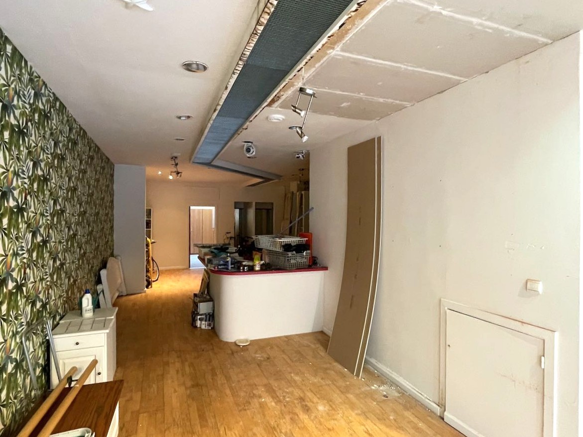 Handelsruimte met ruim, bovenliggend duplex-appartement op toplocatie in Blankenberge - foto 2