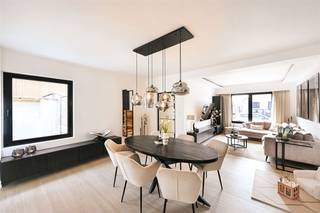 - Een uitgebreide omschrijving van dit eigendom kan je terugvinden op www.koosi.be - Op zoek naar een geheel gerenoveerde ééngezinswoning met...