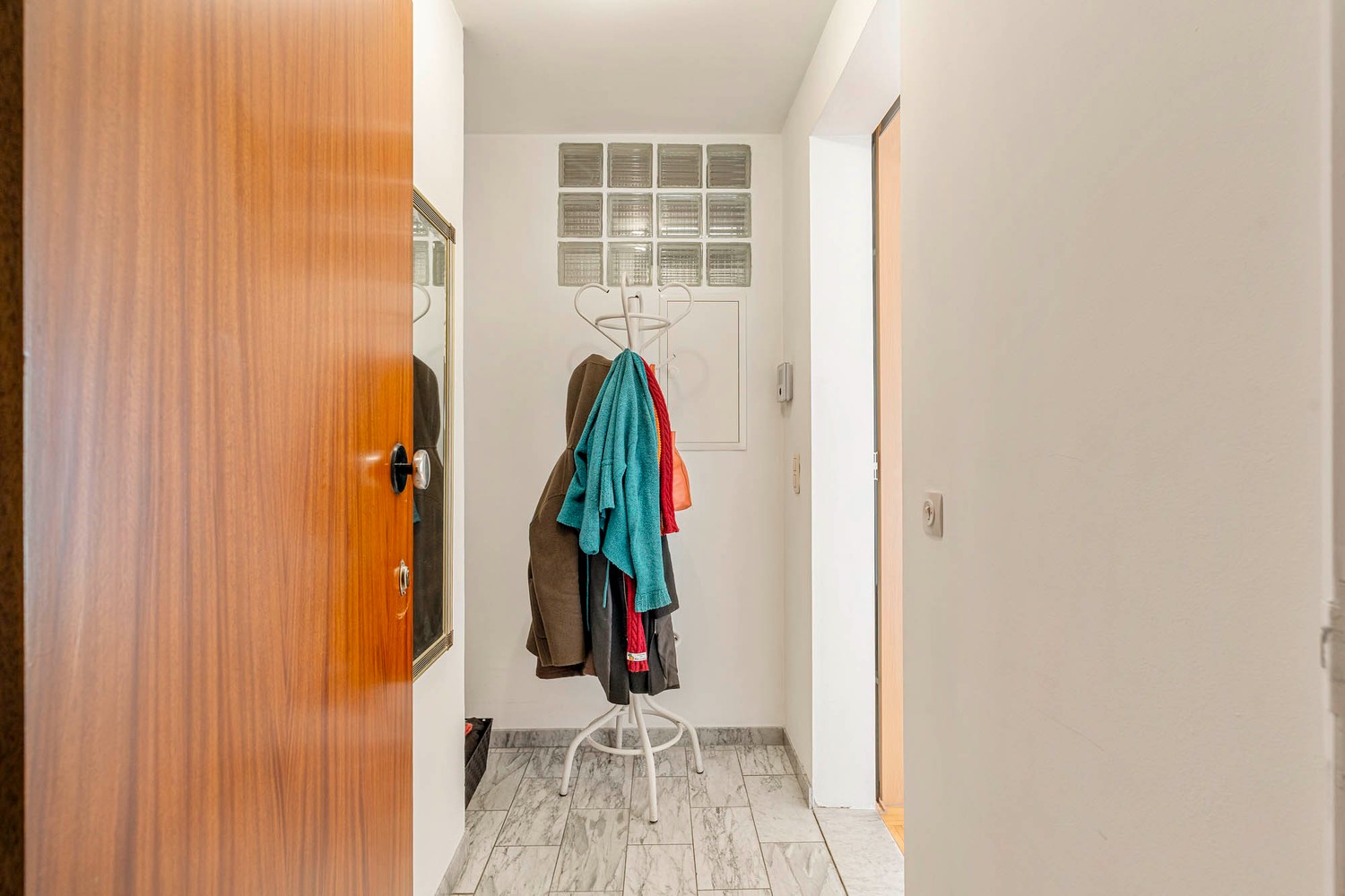 Ruim en lichtrijk appartement met 2 slaapkamers, een mooie keuken, een terras en een garagebox nabij het station van Leuven! - foto 3