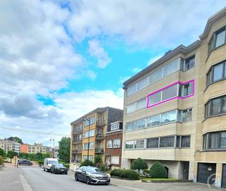 Ontdek dit prachtige lichtrijke appartement in Brussel-Laken, met een bewoonbare oppervlakte van 91m². De woning biedt twee ruime slaapkamers en...