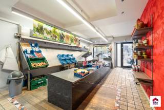 Op een toplocatie in het hart van Ternat, op slechts enkele stappen van de markt, bieden wij dit polyvalente handelsgelijkvloers van 72 m²...