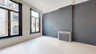 Layout:A spacious entrance hall with cloakroom and guest toilet leads to the heart of the apartment: a stunning 35 m² living kitchen, equipped with...